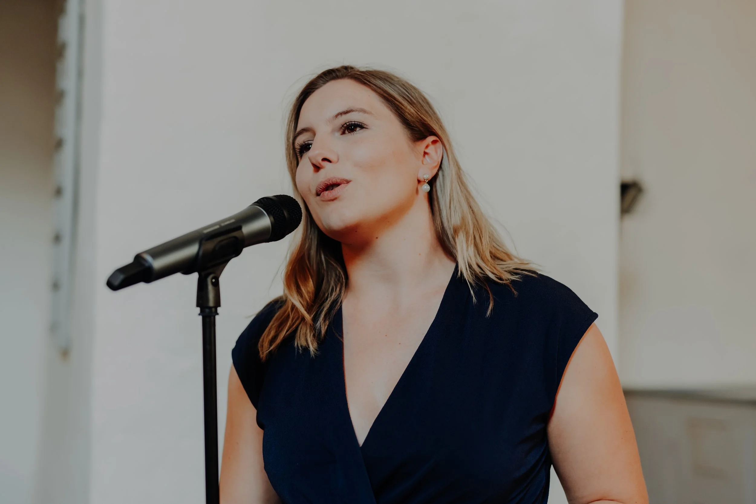 Sängerin Patricia bei einem musikalischen Auftritt