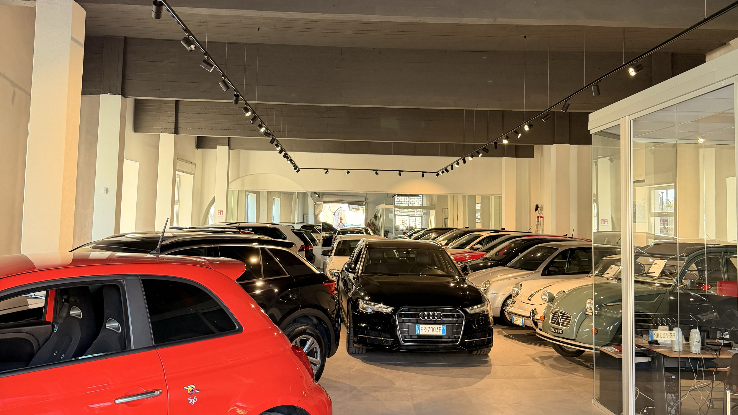Interno di Mat Cars