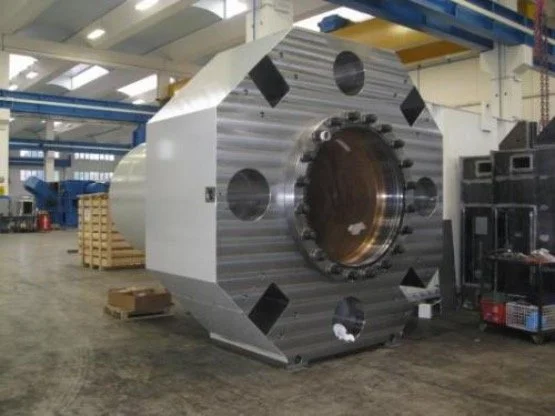 Cylinder with bearing shell
