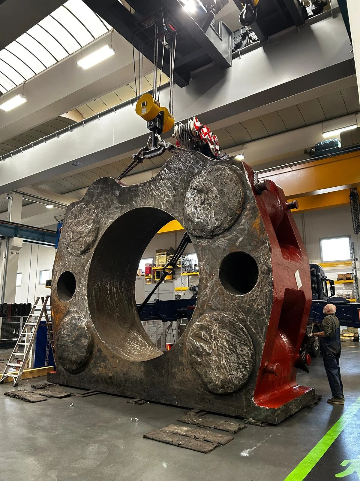Aluminum extrusion press