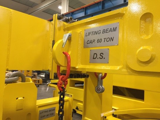 Backup roll lifting tong
