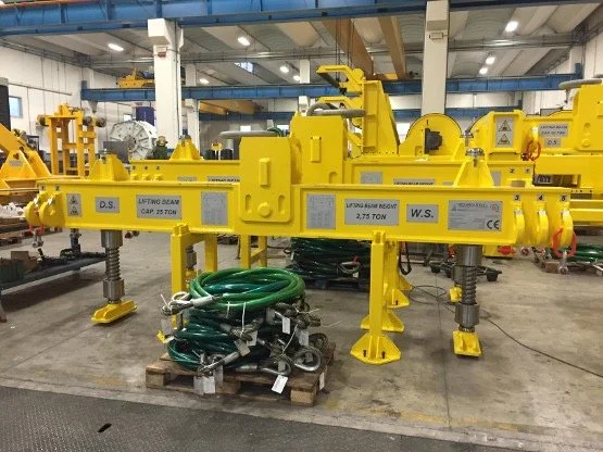 Work roll lifting pliers