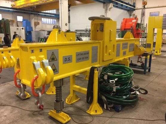 Work roll lifting pliers
