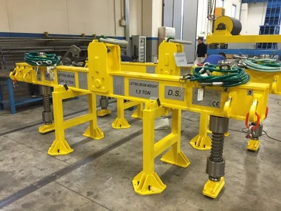 Work roll lifting pliers