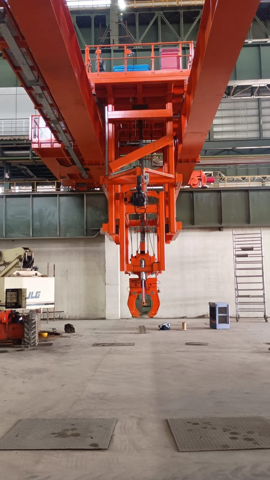 Cylinder loaders