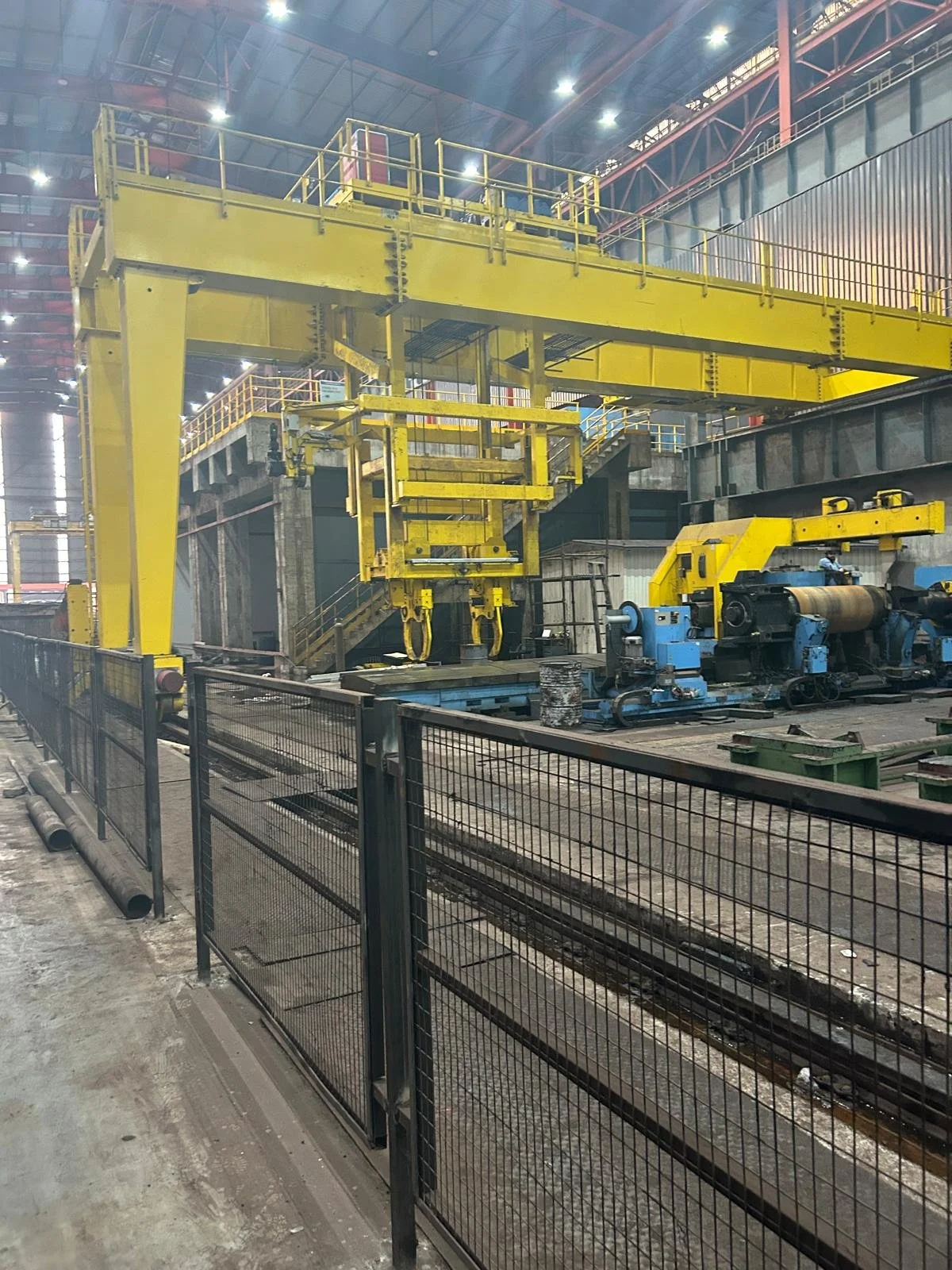 Cylinder loaders