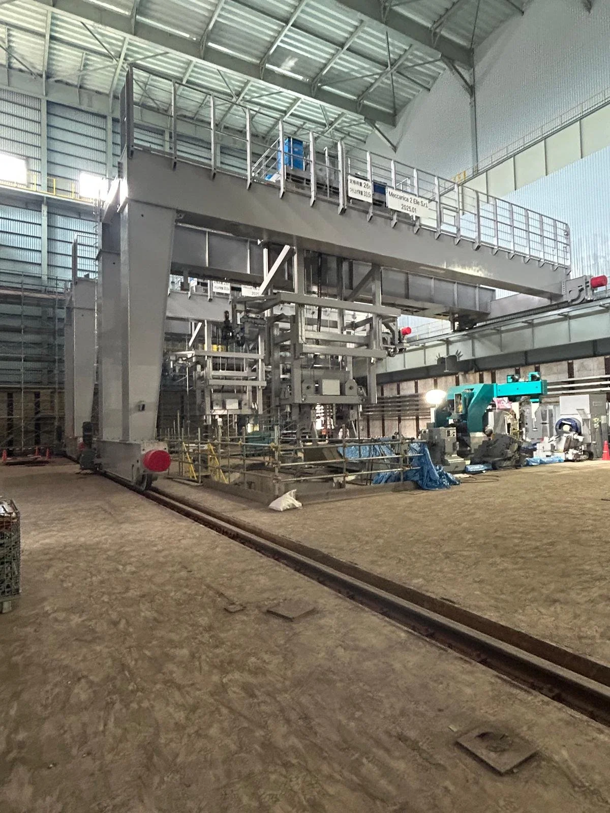 Cylinder loader