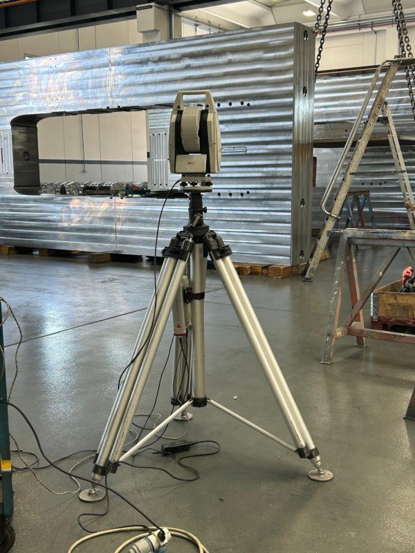 Laser Leica AT401