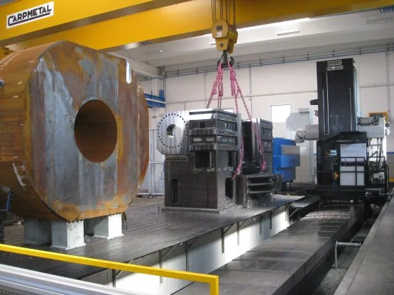 Positioning of plate bending machine frame