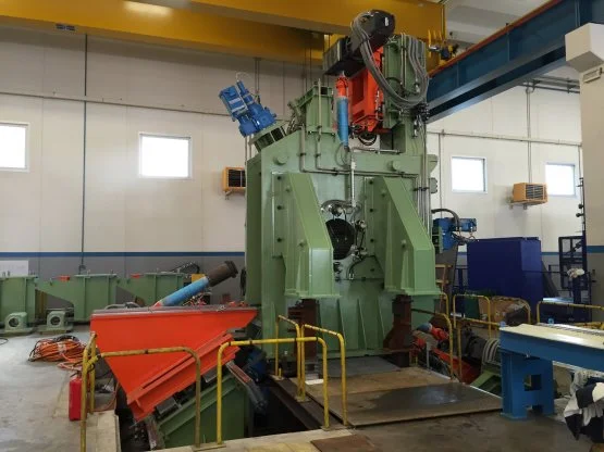 Macchina per ricostruzione rulli - Redressing machine