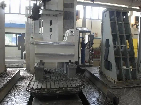 Fresatrice montante mobile a CNC (Parpas)