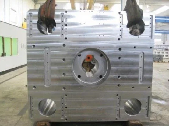 Extrusion crosshead