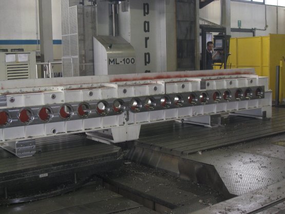 Coiler gearbox housing