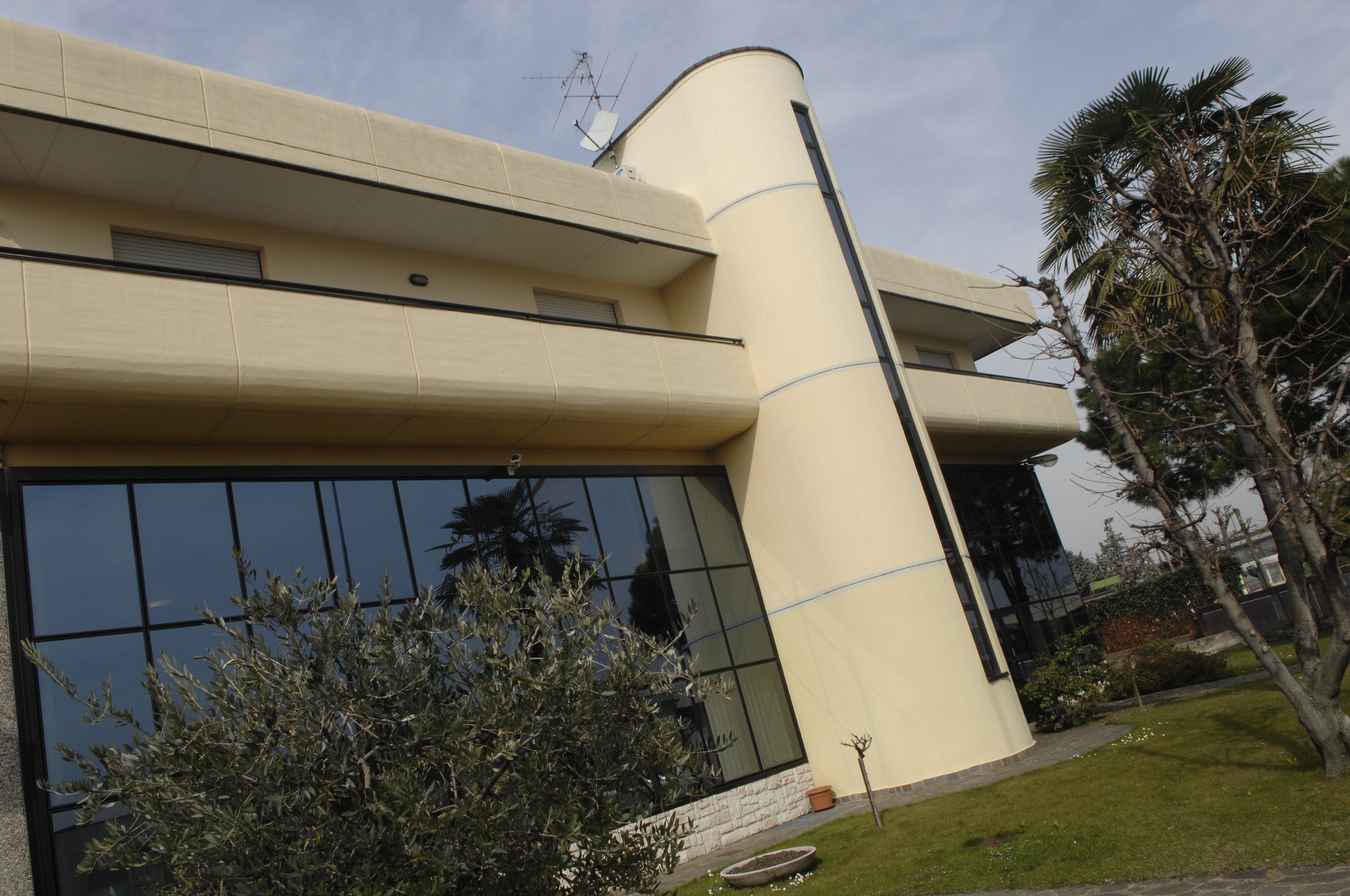 La storica sede di Via Raso, Palazzolo sull'Oglio, Brescia, di Meccanica 2 ELLE