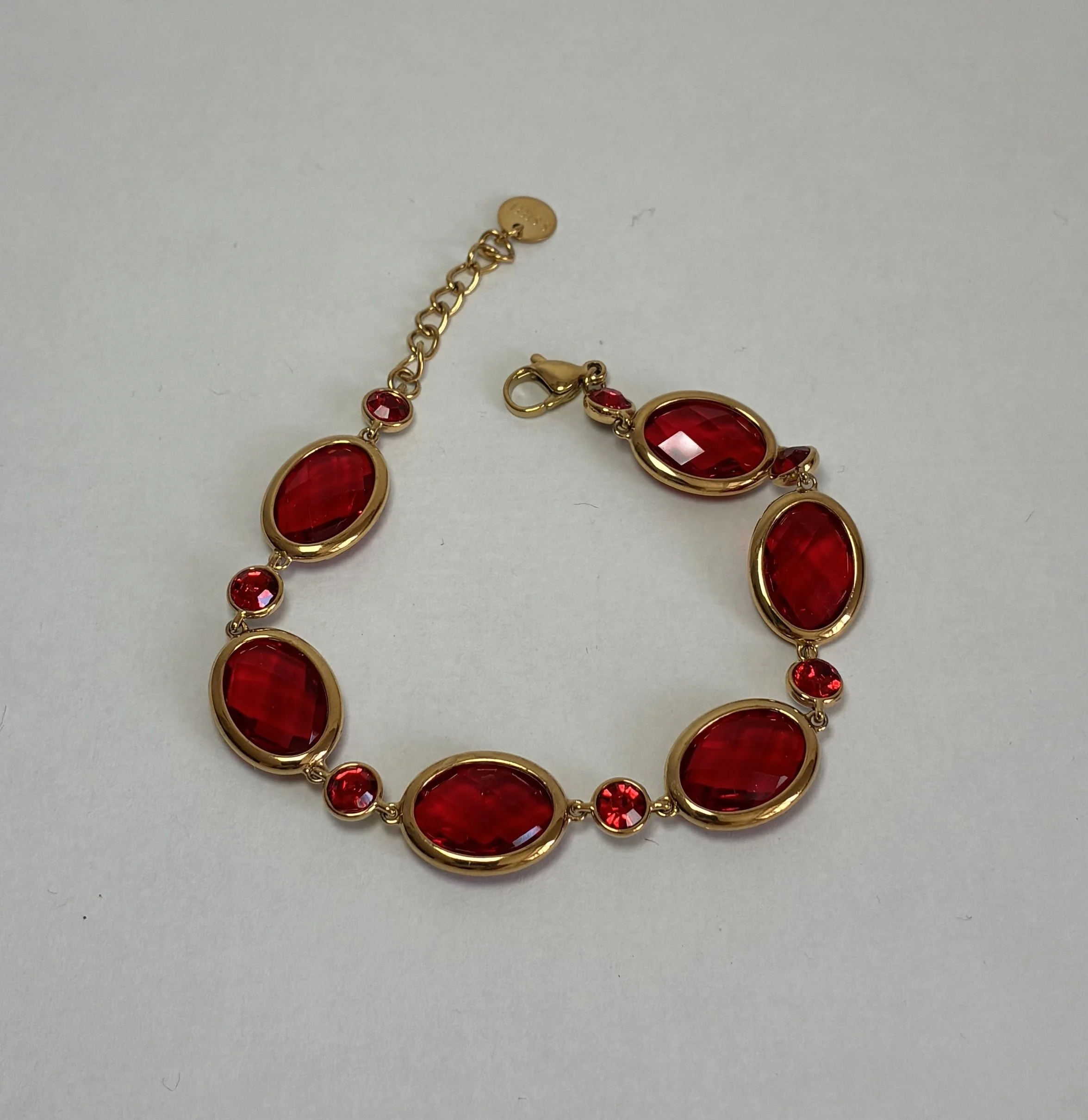 bracelet rouge 2.jpg
