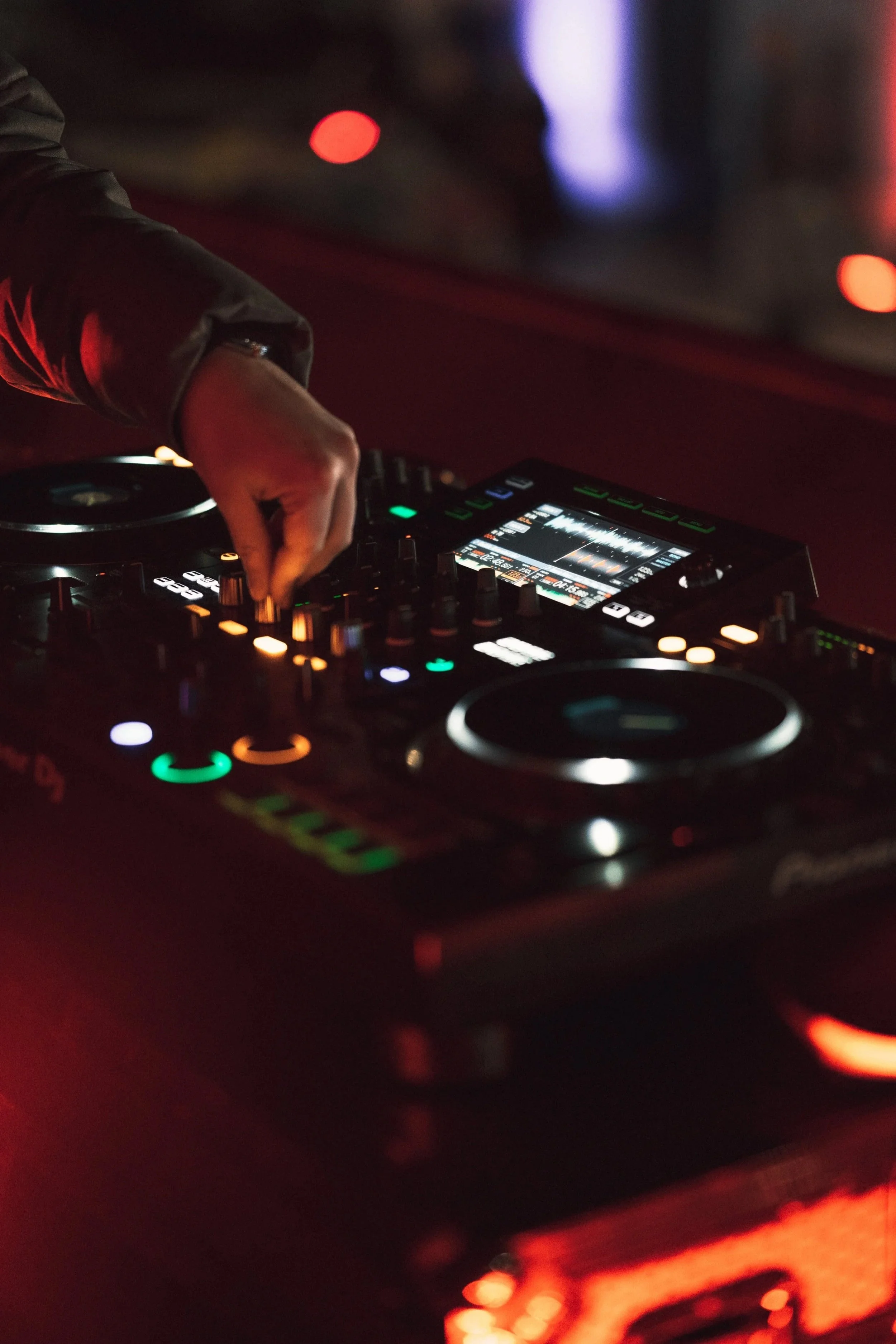 COLORES Latino Nachtflohmarkt und Festival DJ Musik Reggaeton Perreo Bad Bunny