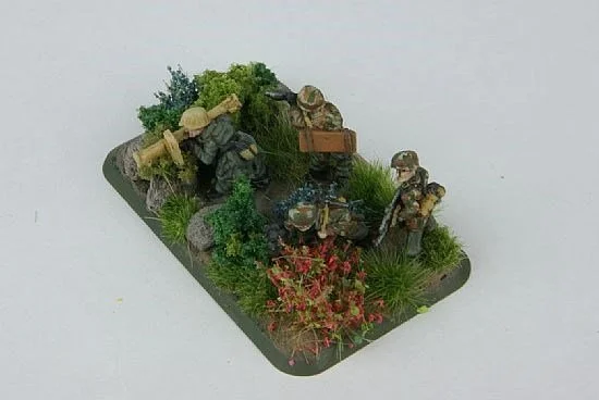 Excellent 15mm Fallschirmjager by Torbjörn Blom from Sweden. He has used a selection of tufts including Fuchsia bush, blue Heather and various grasses. He has a nice blog at: http://torbjorn-blom.blogspot.se/2013/12/fallschirmjager-performance-at-ham