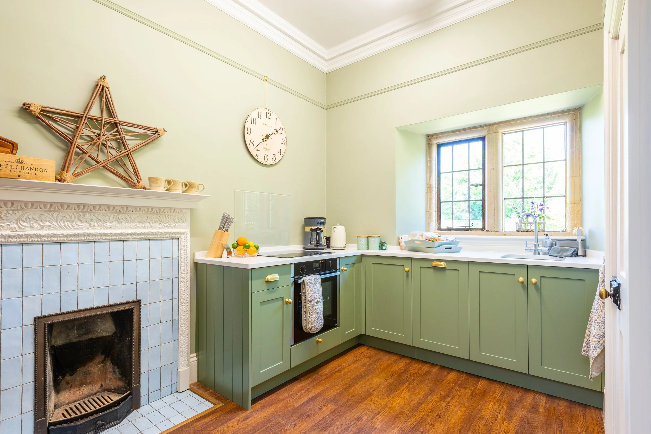 manor-estate-wiltshire-country-kitchen.jpg