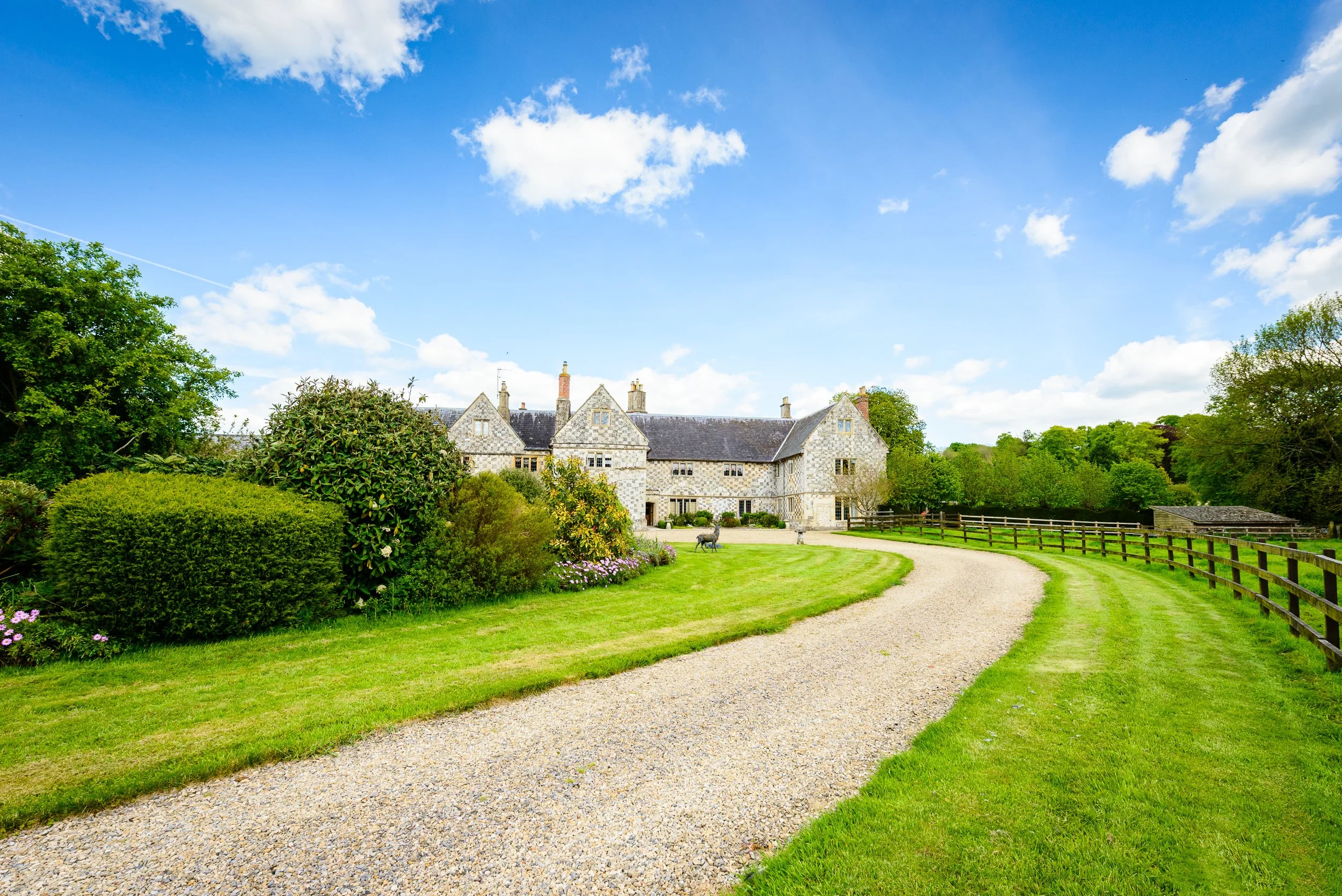 manor-estate-wiltshire-driveway-approach.jpg