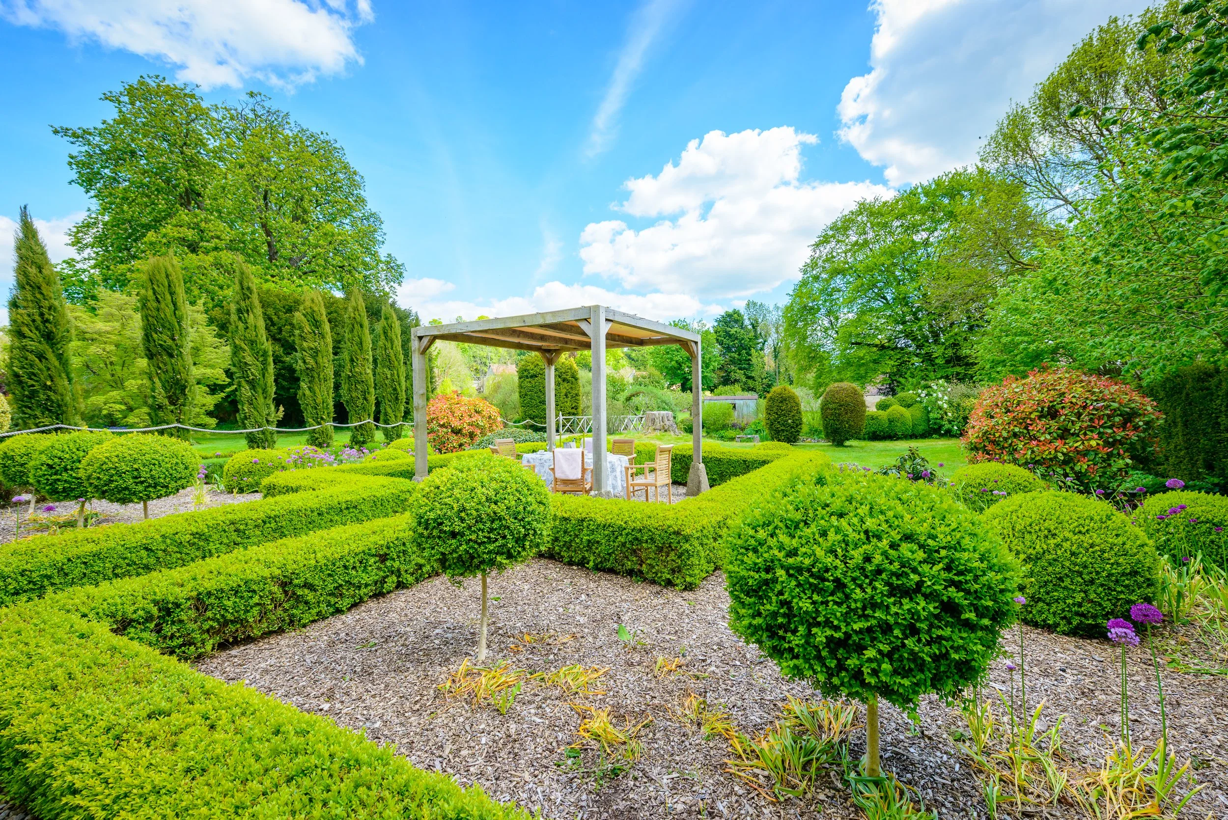 manor-estate-wiltshire-landscaped-gardens.jpg