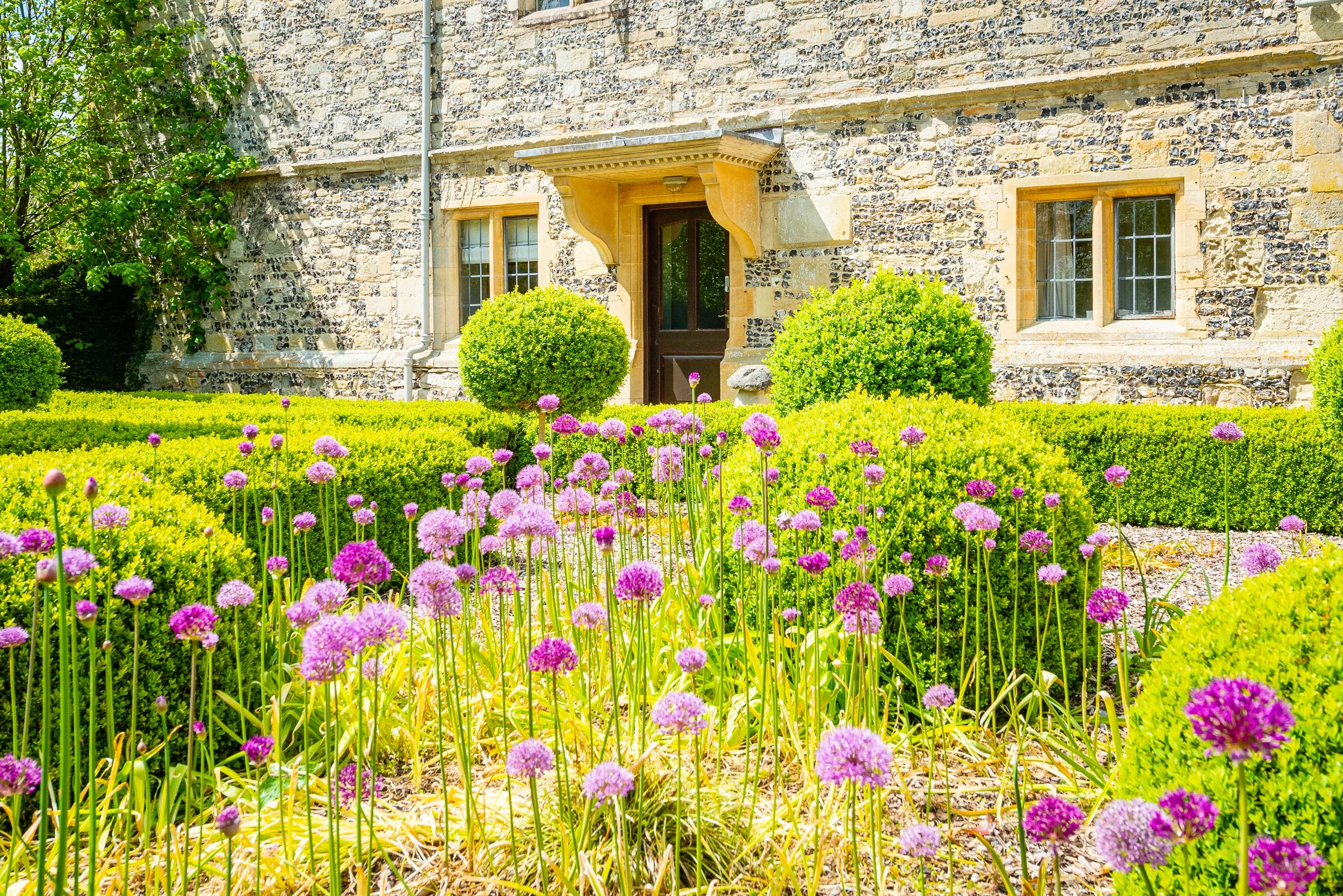 manor-estate-wiltshire-stone-house-flower-border.jpg