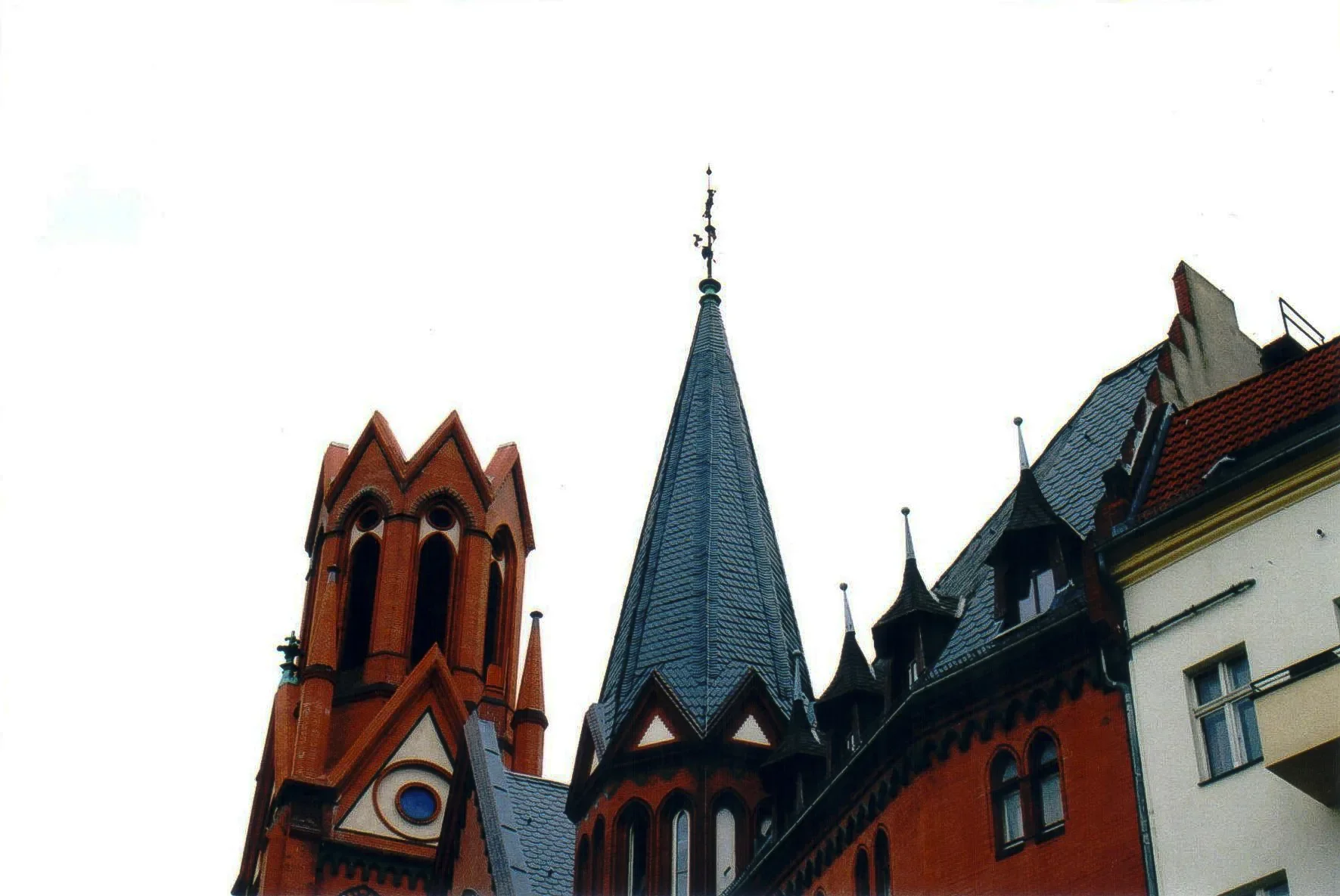 Gothic points - Kodak gold 400.webp