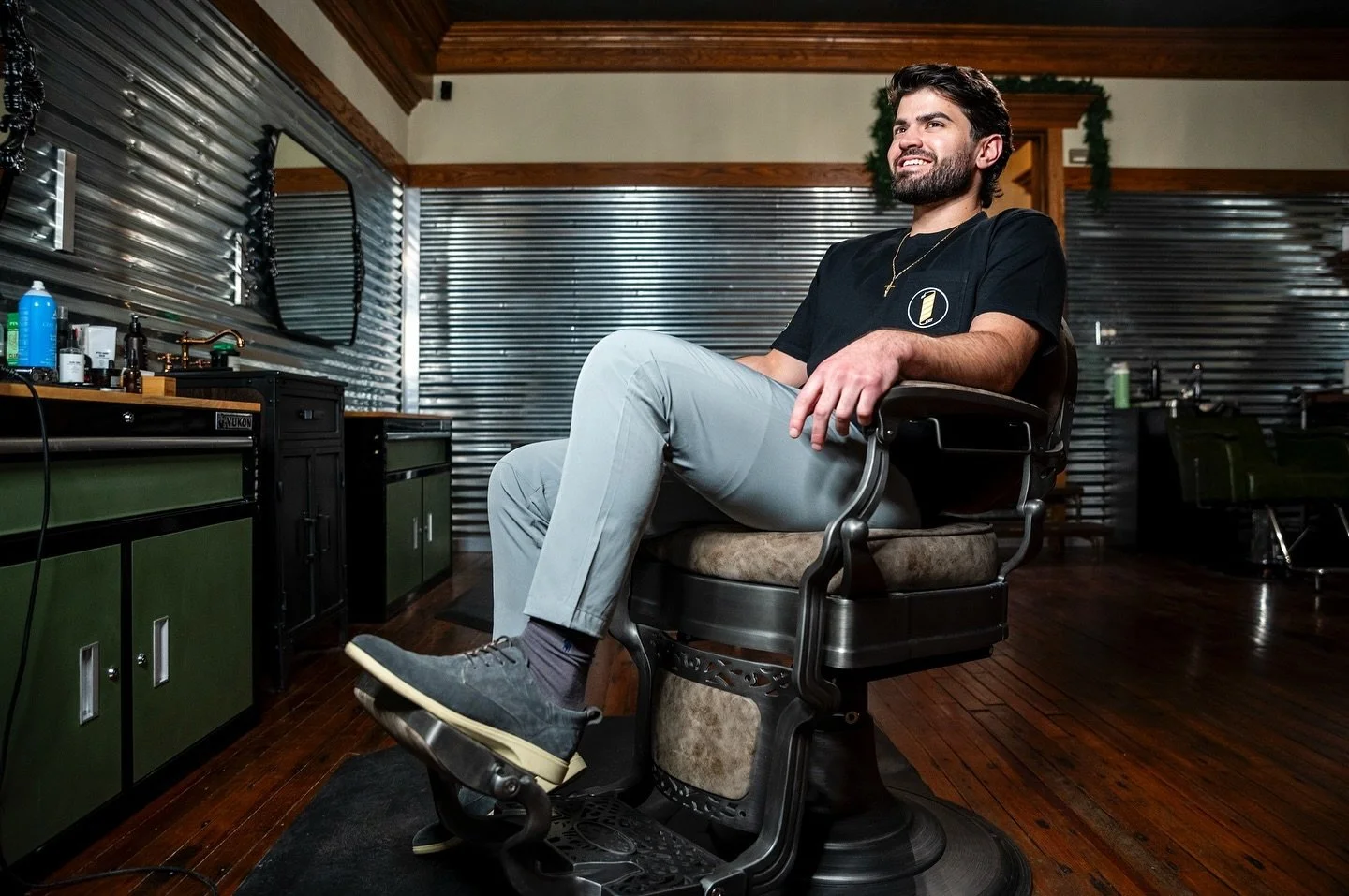 BARBERS WANTED
- Booth Rent 
- Experience wanted, not needed
- Create your own hours 
- Set your own prices
Ultimately, looking for passionate, up-lifting people.  In an environment that doesn&rsquo;t feel like work with no ceilings and amazing peopl