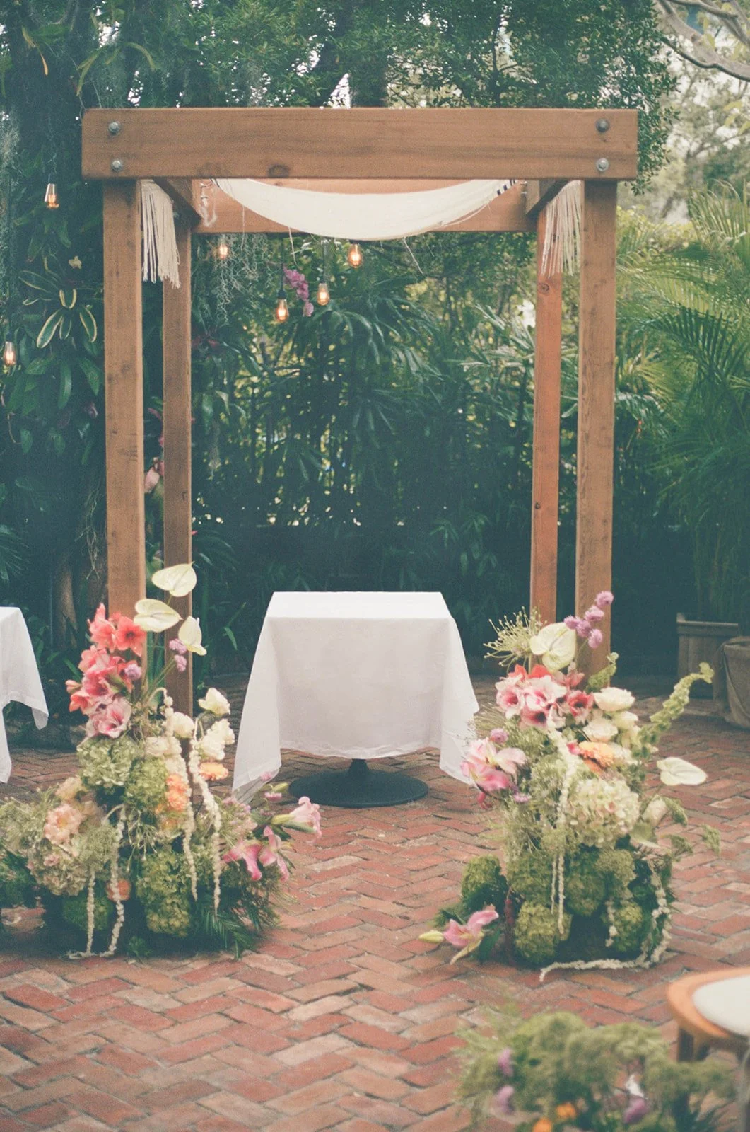 wood chuppah rental for pickup