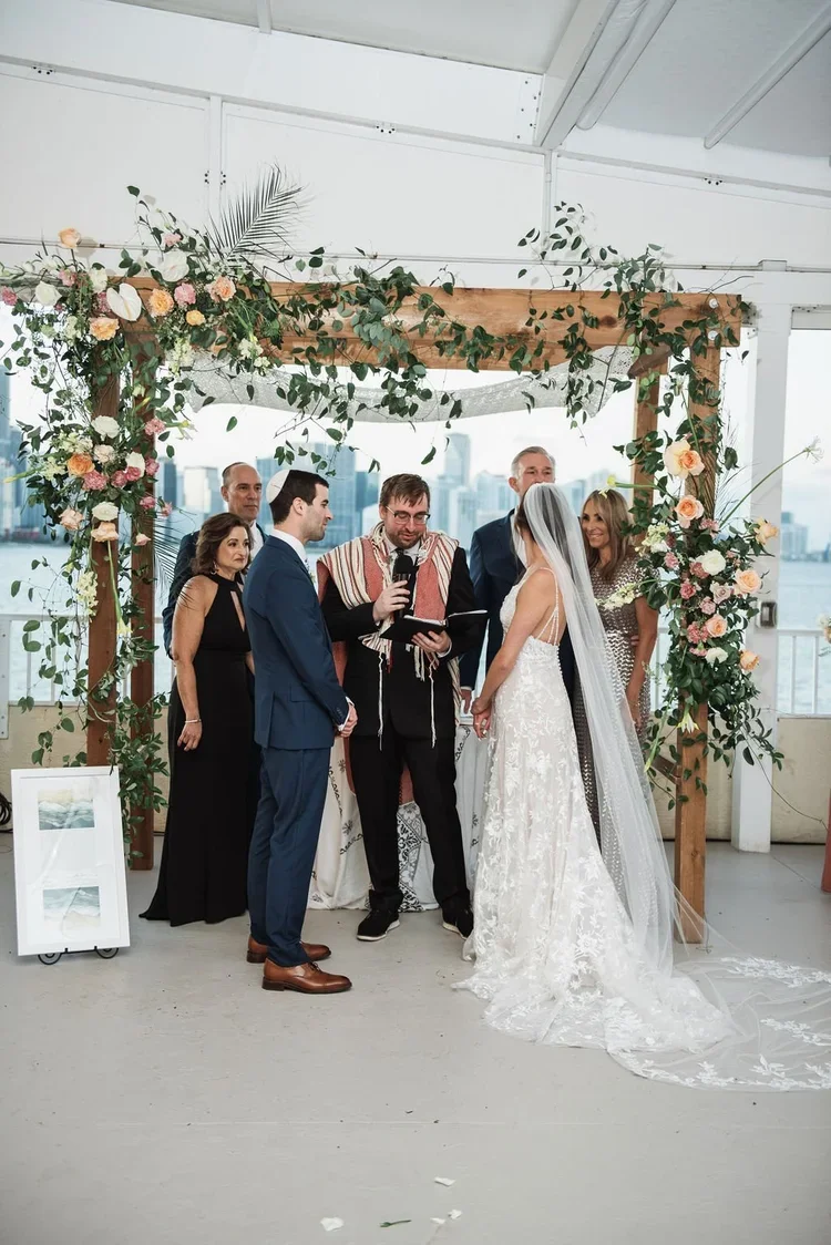 Cedar-chuppah-large-rental-maimi.webp