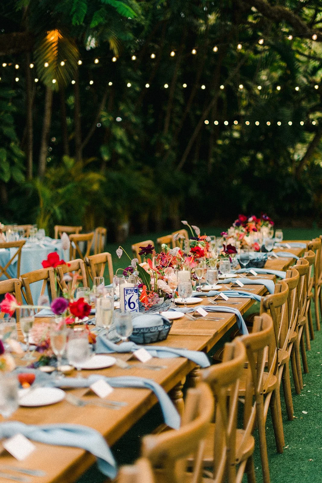 modern-tropical-wedding-simple-florals (2).jpg
