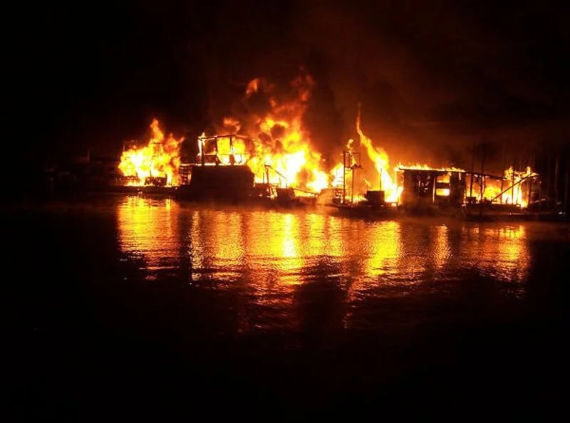 Fire on the Water: When Lake Powell’s Halls Crossing Marina Burned in 2008