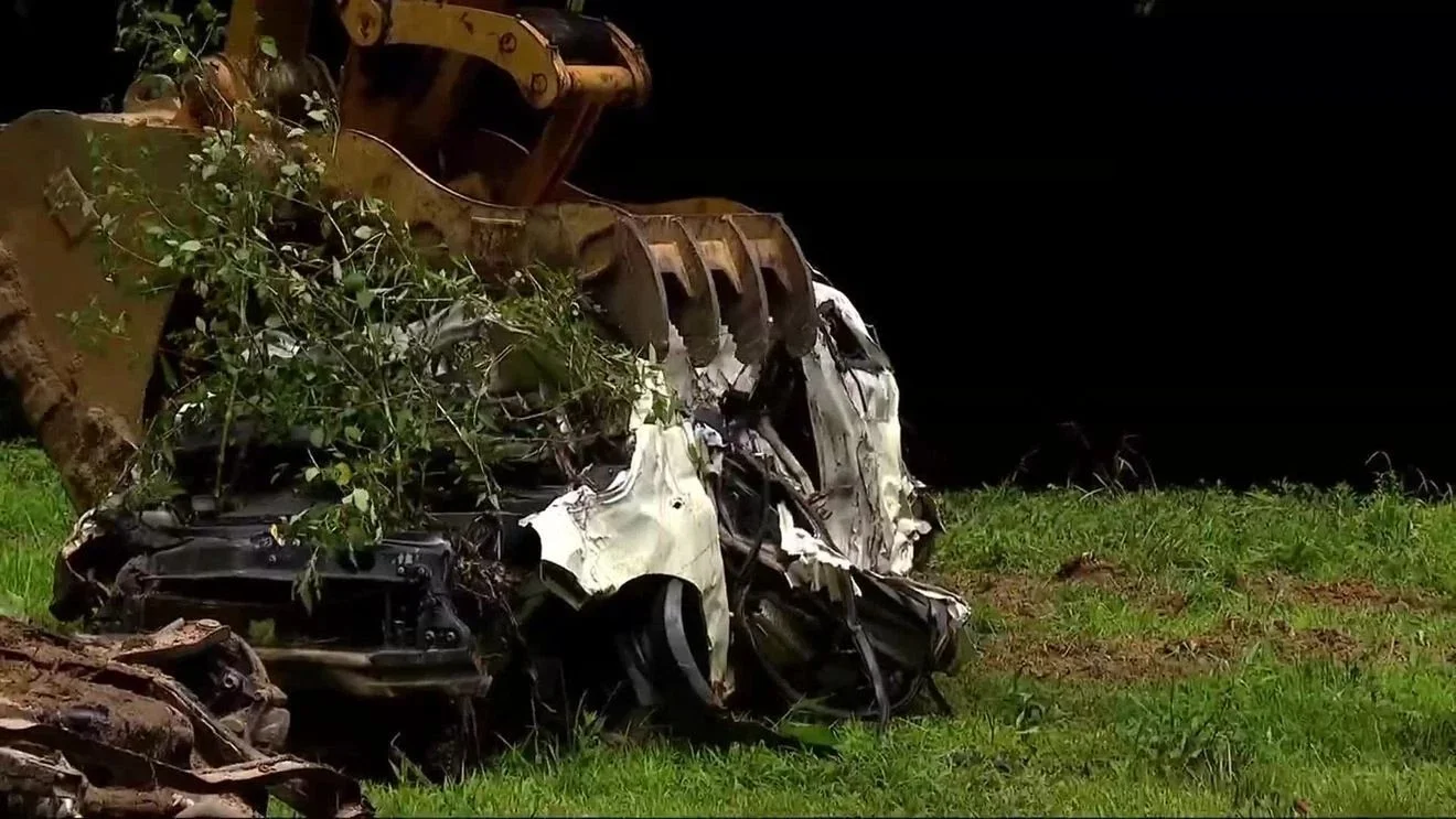 Four Cars and a Motorcycle Were Still in the River Two Years Later