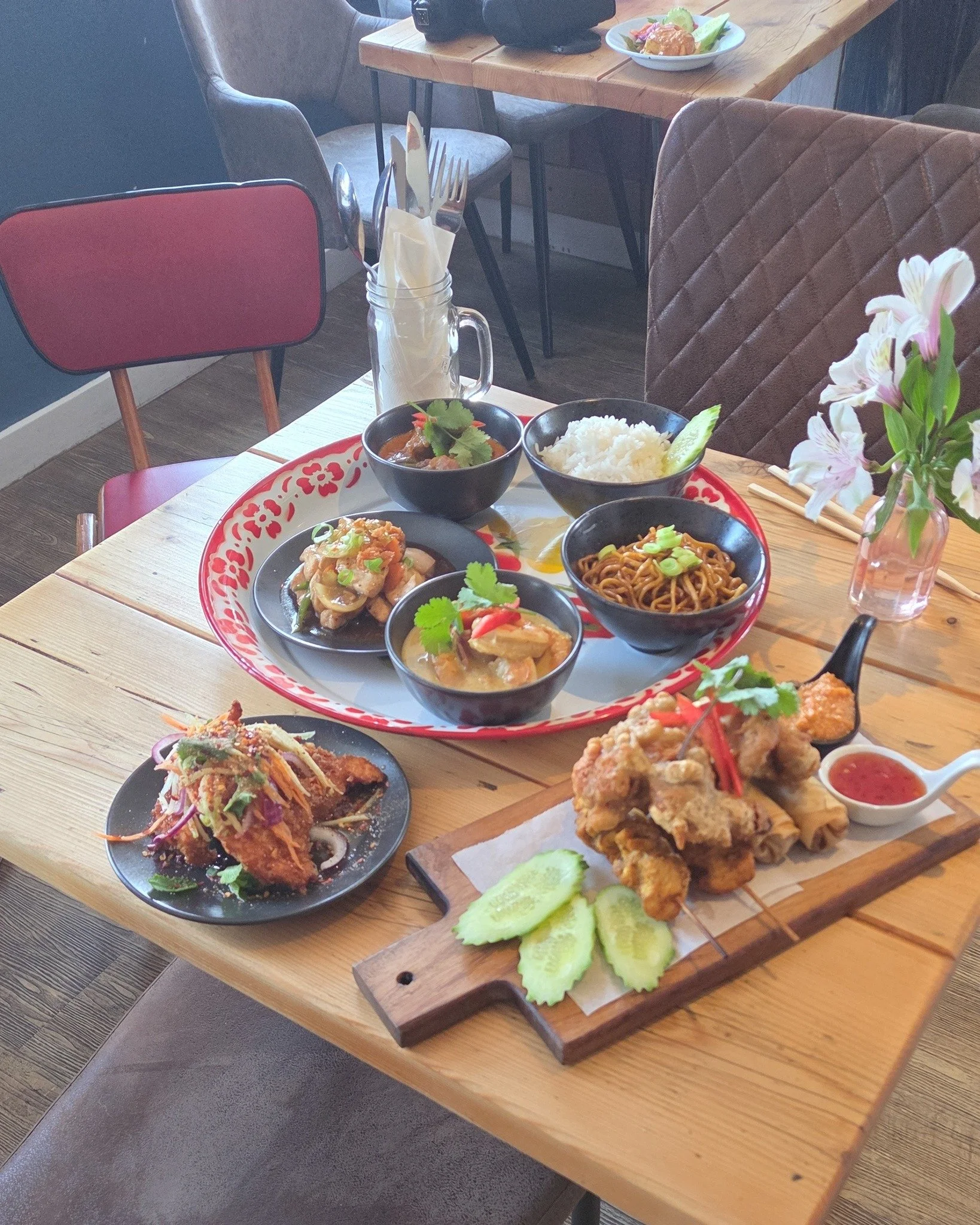 We&rsquo;re open Monday to Saturday this week! 🙌
The Tiny Thai will be serving up your favourite Thai dishes all week long 🇹🇭✨
Join us in Wadebridge for dine-in, takeaway, or drinks 🍜🍹
📲 Book online or just walk in
#TheTinyThai #WadebridgeEats 