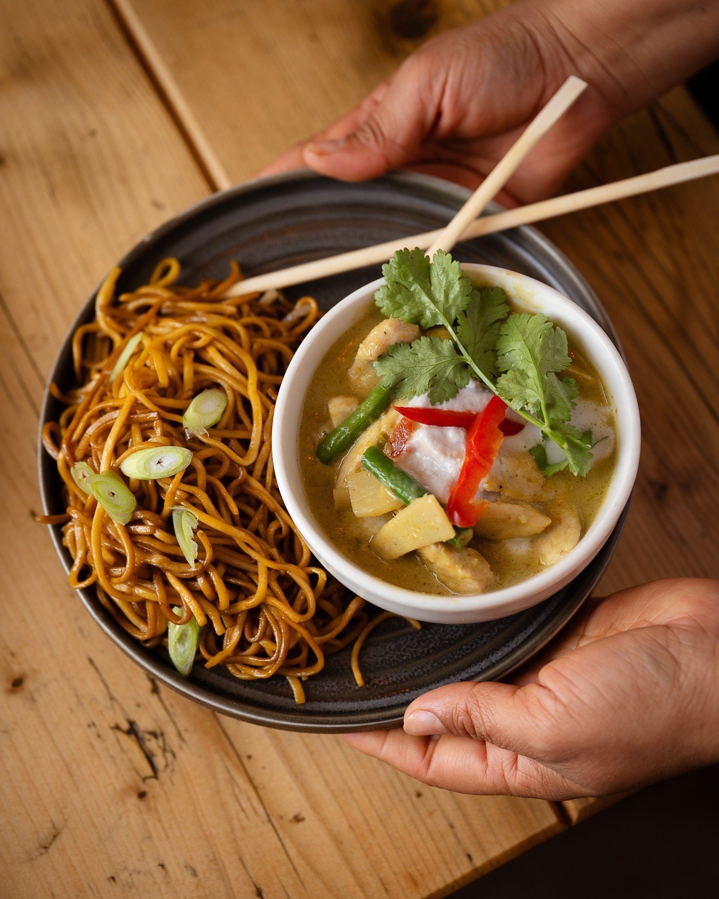 Thailand&rsquo;s iconic green curry, Kiow Waan, rich with coconut, fresh herbs, and warming spice. Bold, fragrant, unforgettable&hellip; &ldquo;I Kiow waant it.&rdquo;

 #Wadebridge #thaistreetfood #RefreshinglyGood #ThaiStreetFood #ThaiFood #bestofc