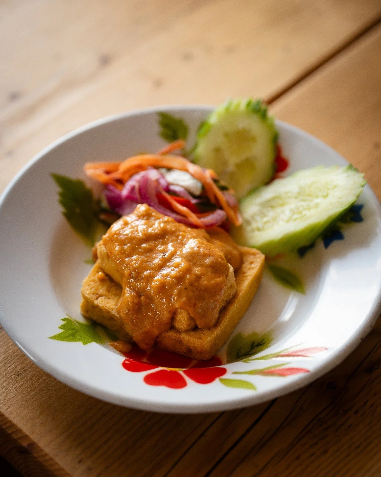 🎉 Kick start the weekend with our vibrant Thai tofu starter &mdash; crispy golden tofu served with a rich, nutty satay sauce. 🫕 

Did you know we make our own Satay Sauce, that's what makes our Signature sauces so incredible! 😋 
 
Don't miss out a