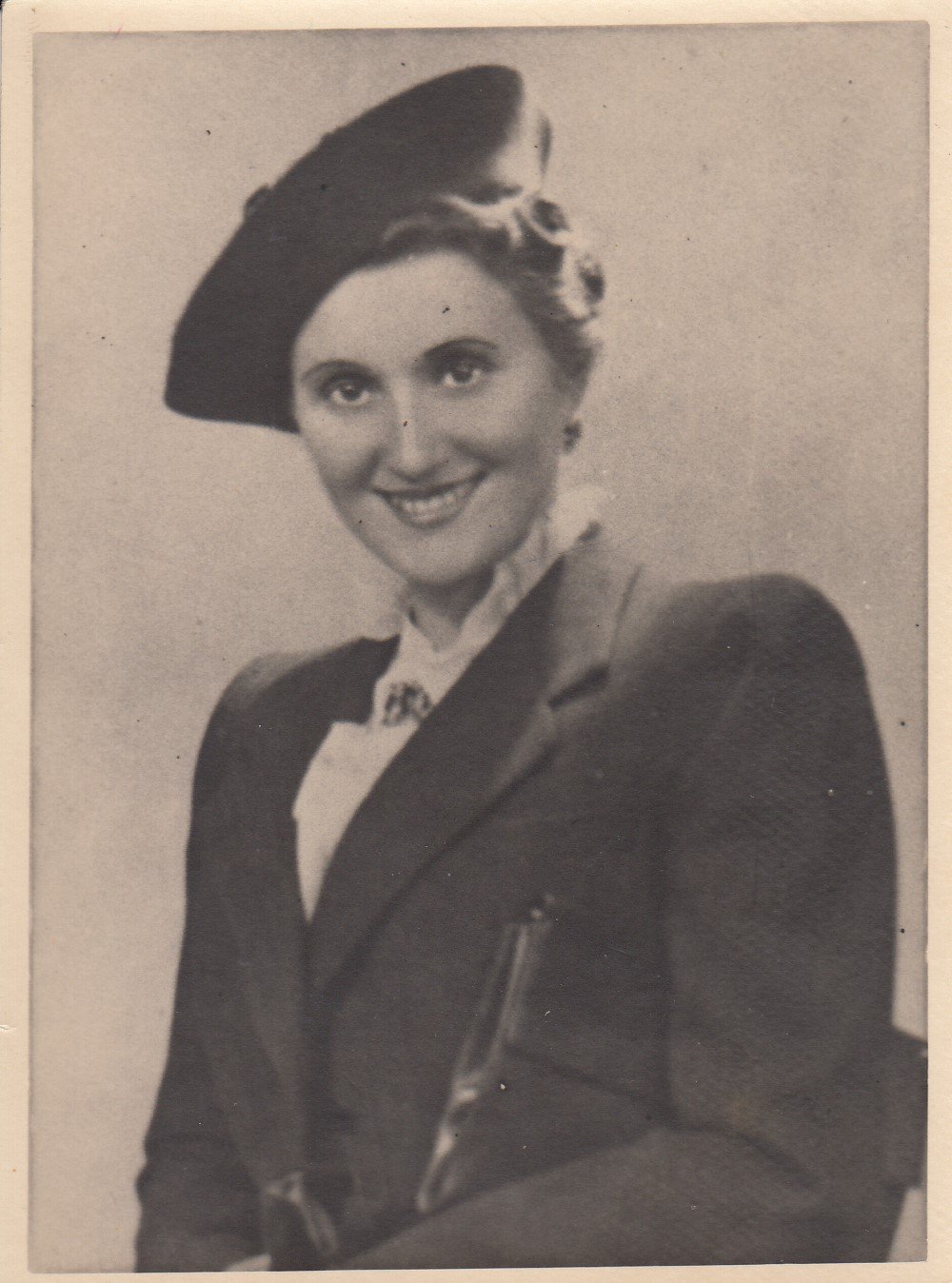 WIKTORIA BOLANOWSKA -LATA 20-TE.jpg