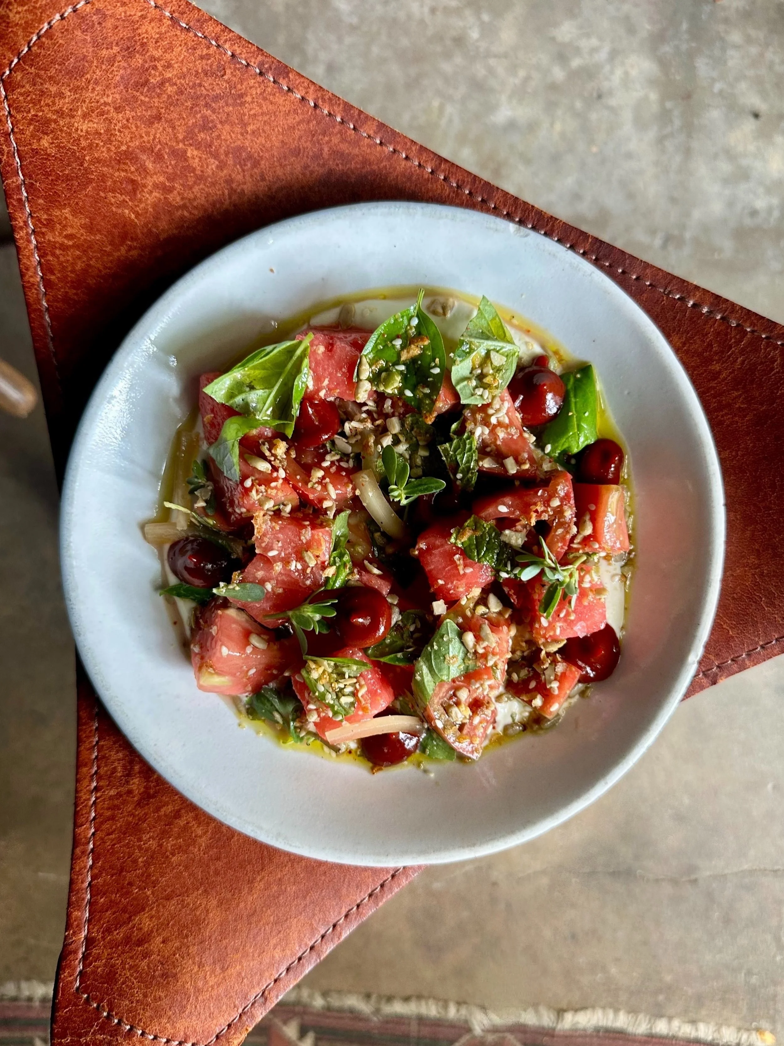 This weather is screamin for 𝓽𝓸𝓶𝓪𝓽𝓸 &amp; 𝓶𝓮𝓵𝓸𝓷 (whipped tofu, sweet onion, peach chamoy, seeded crunch). Get it while the gettins good &lsquo;cause it won&rsquo;t be on for long!
