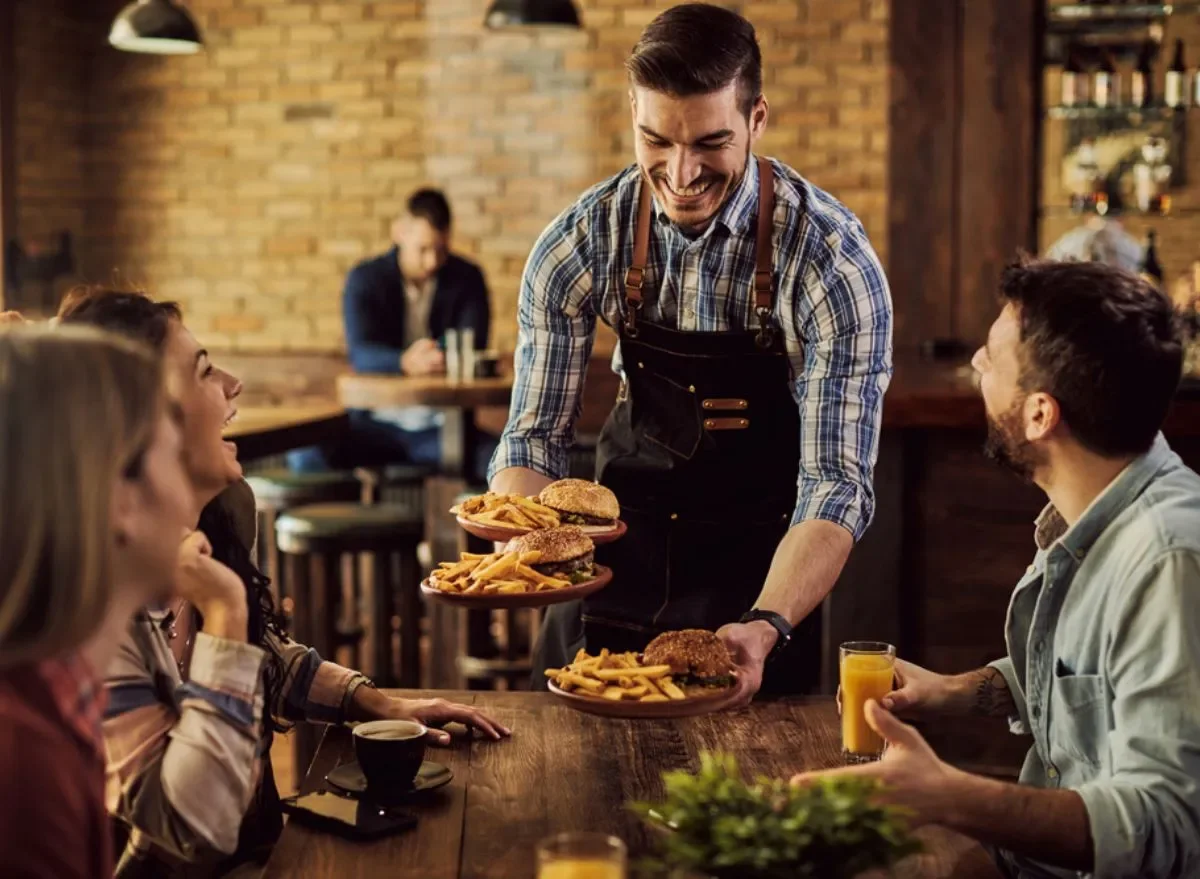 11 Signs a New Restaurant Is Worth Trying, According to Experts