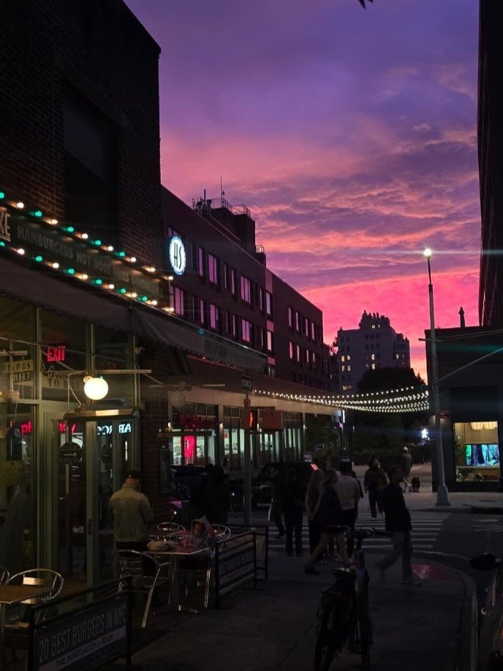 The days are getting shorter, but the nights are just getting started. 🌆✨ When the Harlem sky turns and the lights hit, you know where to be. 

Pull up, grab a table, and settle in.

#harlemshake #harlemeats #brooklyneats #nycfoodie