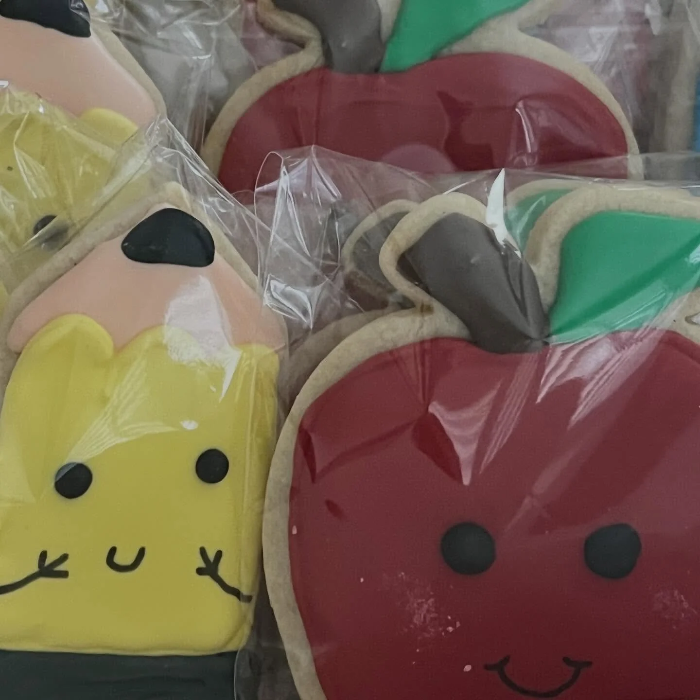 It&rsquo;s Teacher Appreciation Season 🍎🚌✏️ 

#customsugarcookies #fortcollins #decoratedsugarcookies #cookies #teacherappreciation