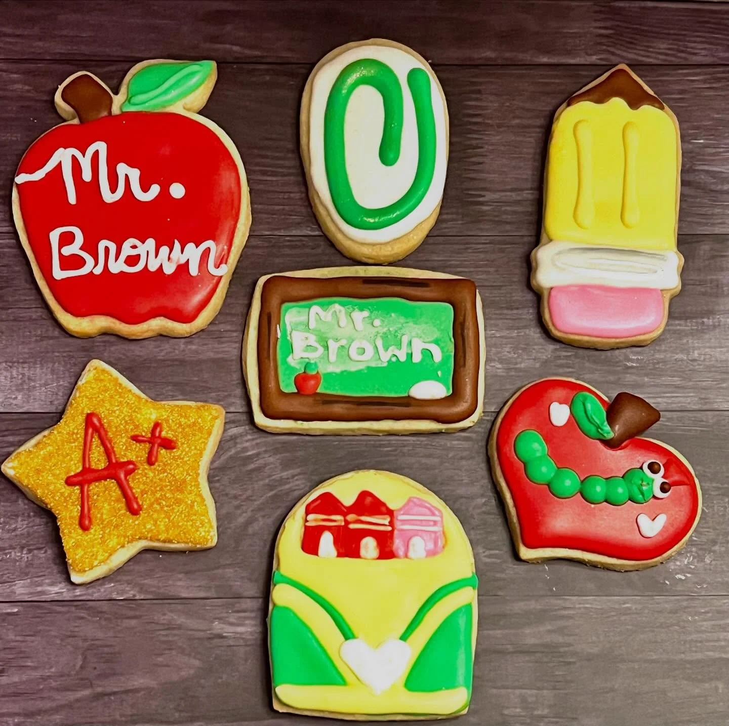 Thankful for our teachers 🍎 🐛✏️ 

#teacherappreciationweek #sugarcookies #cookiesofinstagram❤️🍪 #customsugarcookies #fortcollins