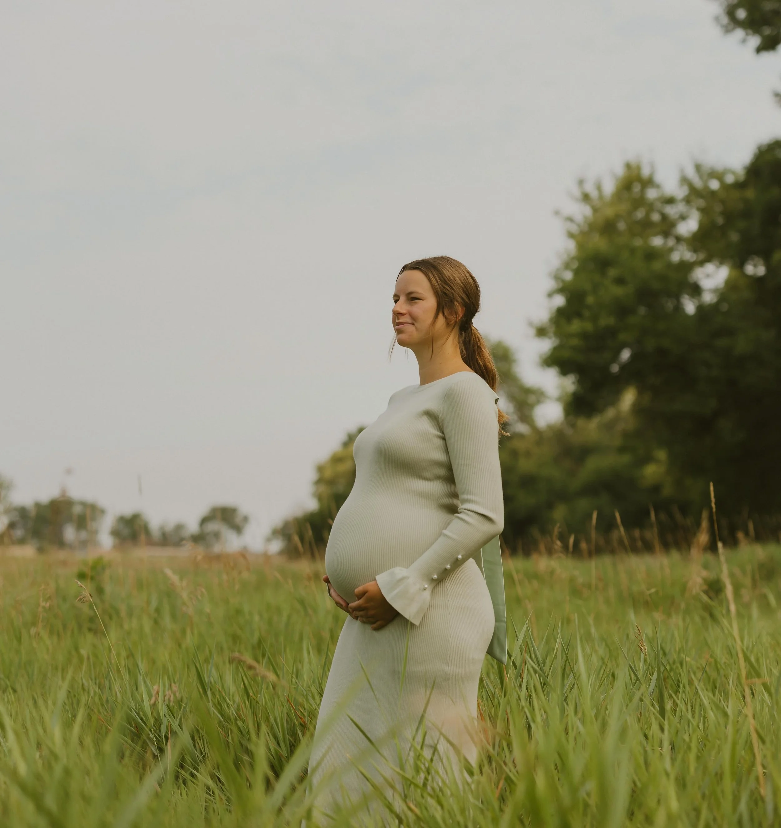 HEY YALL!! Little update ☺️ 
I am taking a few more bookings before baby!! 
To be safe I am only scheduling till September 19 - but not opposed to last minute photo shoots for the few weeks after that till baby girl comes! 

I have a pretty flexible 