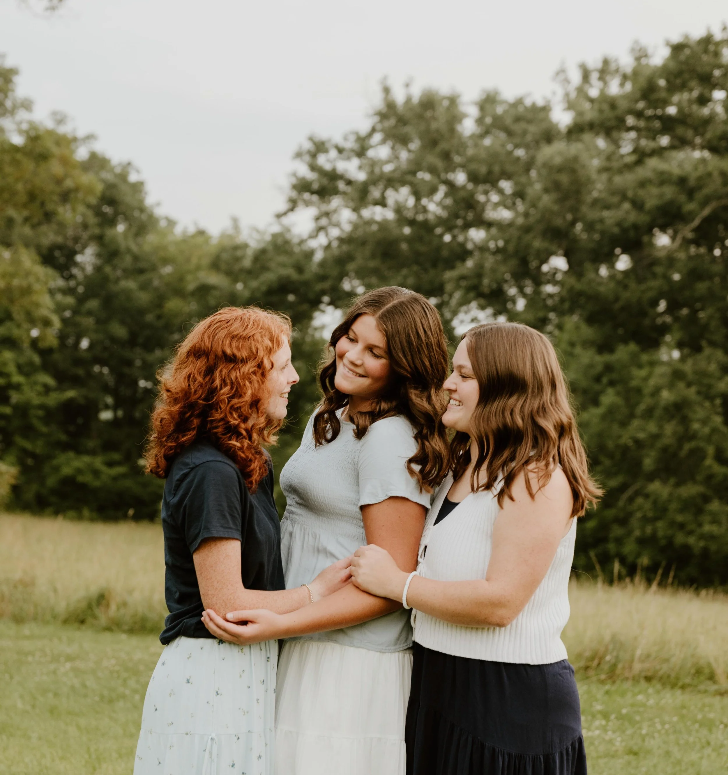 nothing more fun than a group photo shoot with your cousins 📸 | these girls were so fun to capture!!

#blufftonin #photographer #cousins