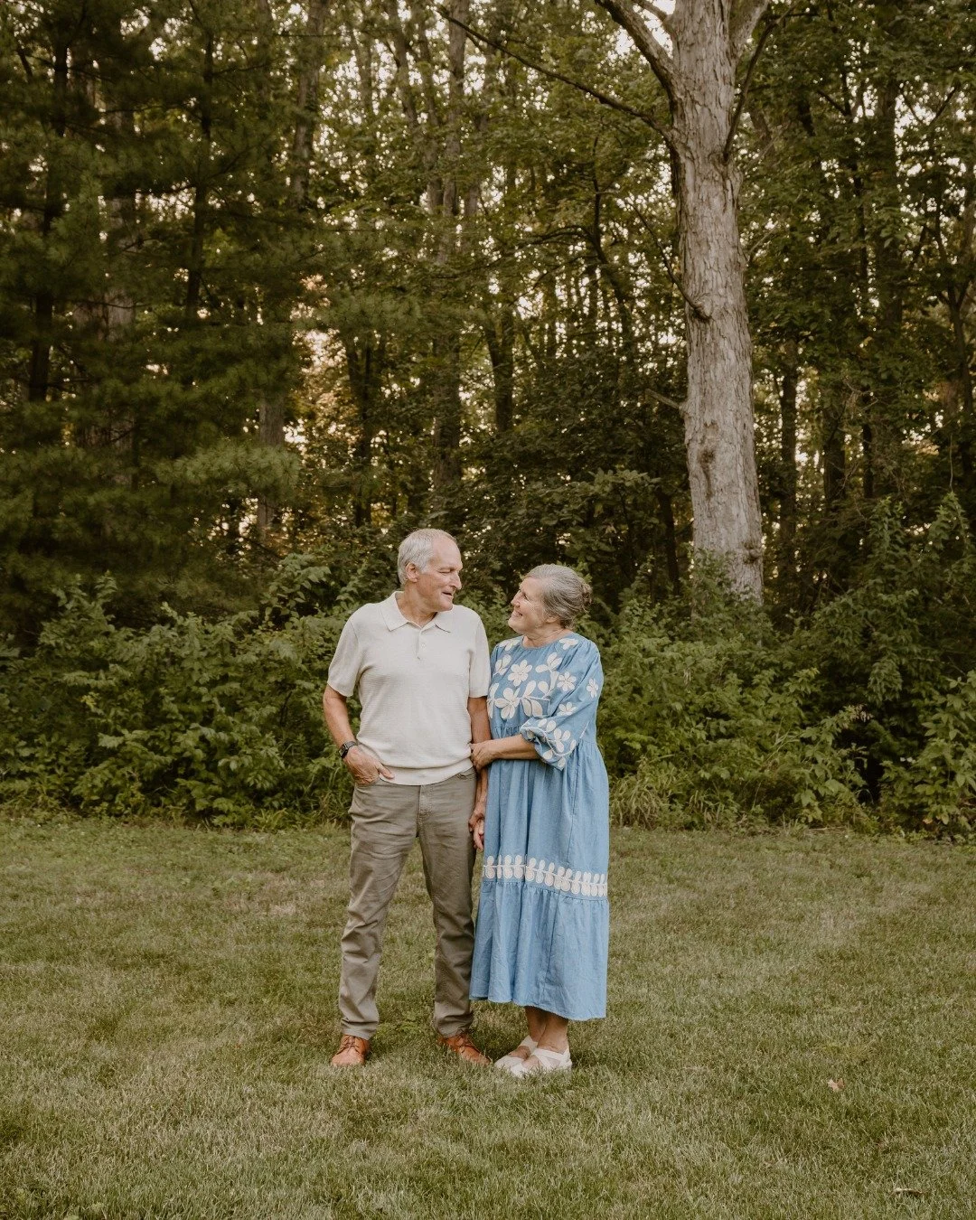 The Steffen Family - a warm evening in the trees resulting in some gorgeous photos🤎🌳📸