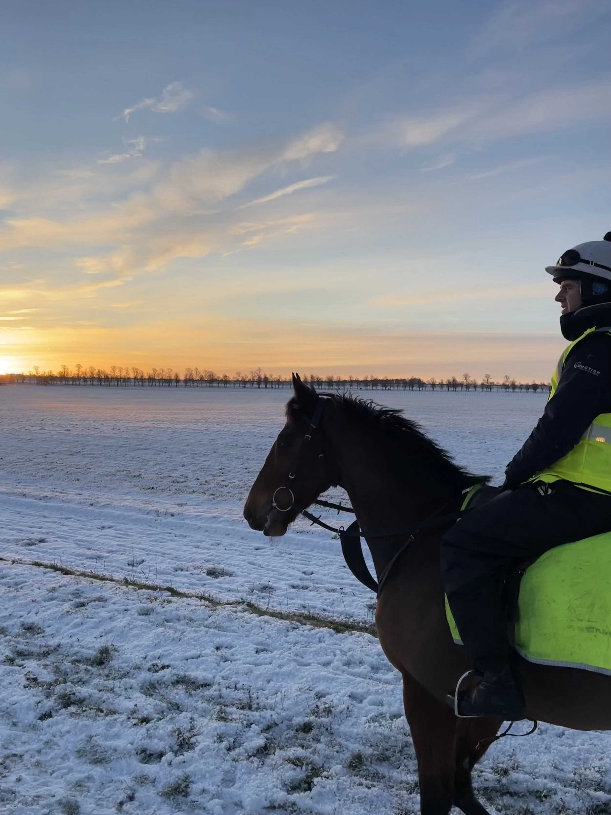 jack-jones-racing-exercise-rider-on-frosty-morning-081.jpg