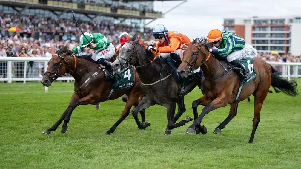 Caburn strikes in Super Sprint