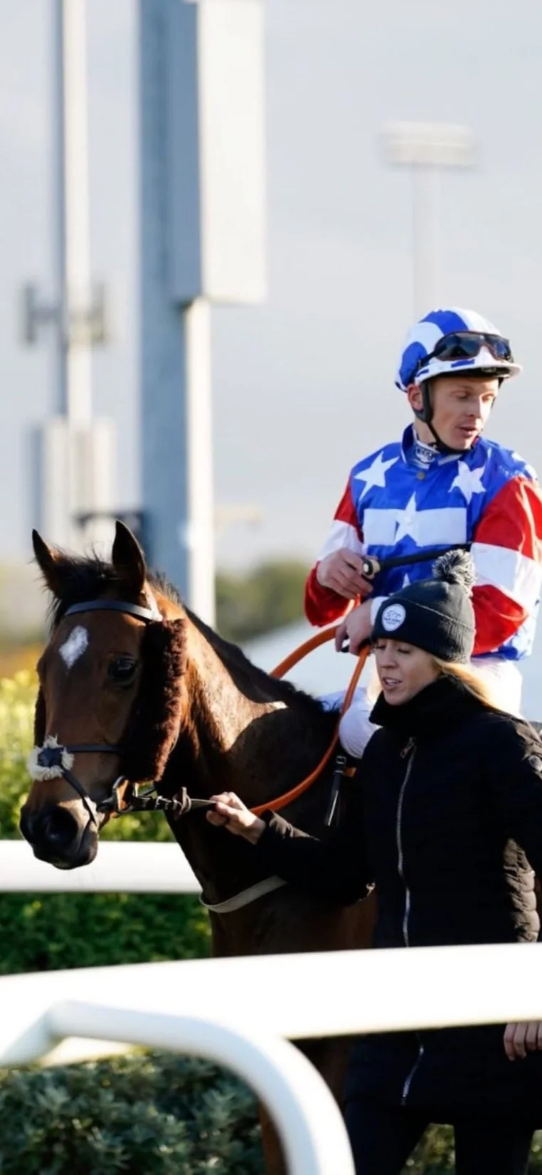 jack-jones-racing-jockey-in-blue-white-and-red-silks-117.jpg