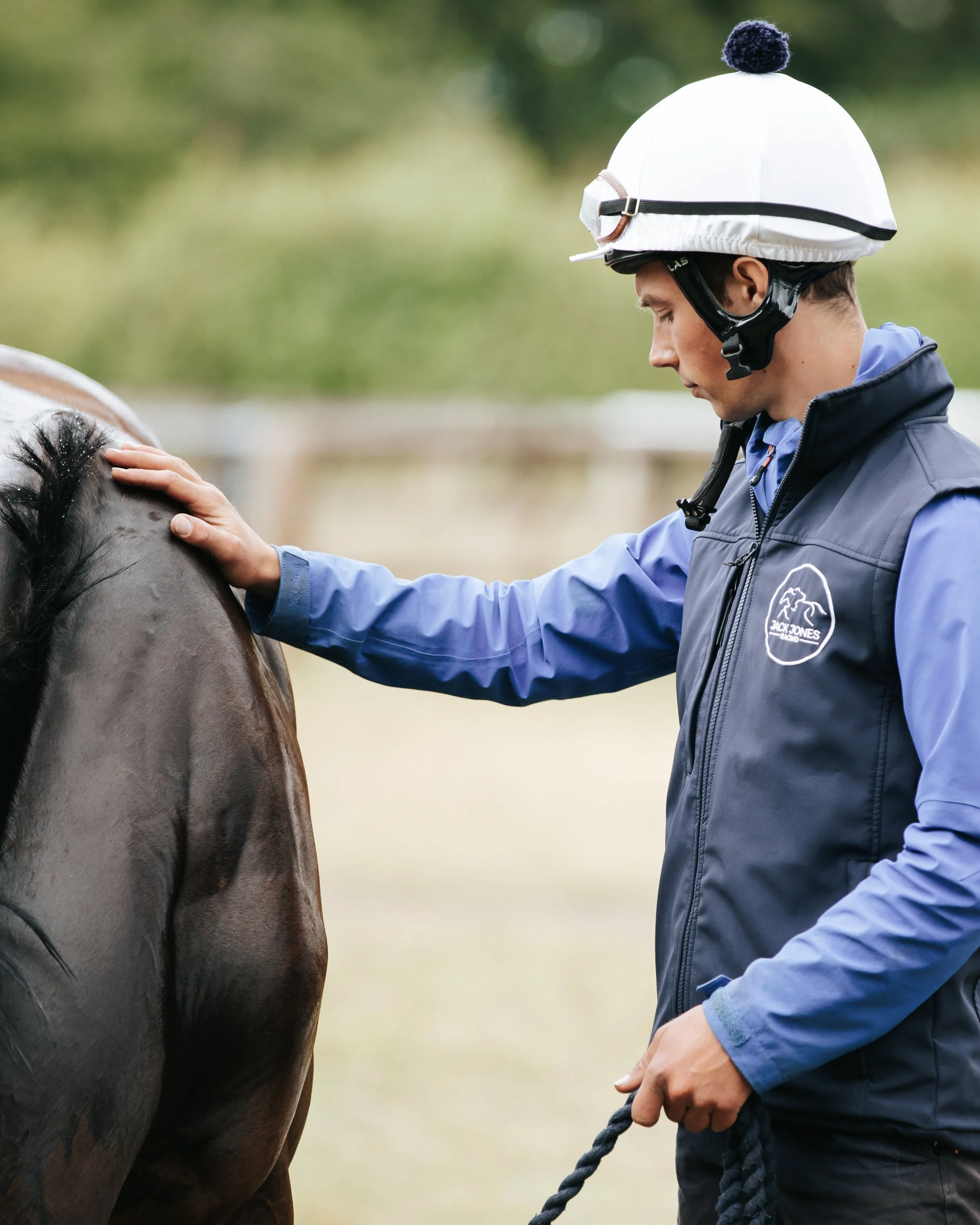 jack-jones-racing-exercise-rider-stroking-racehorse-094.jpg