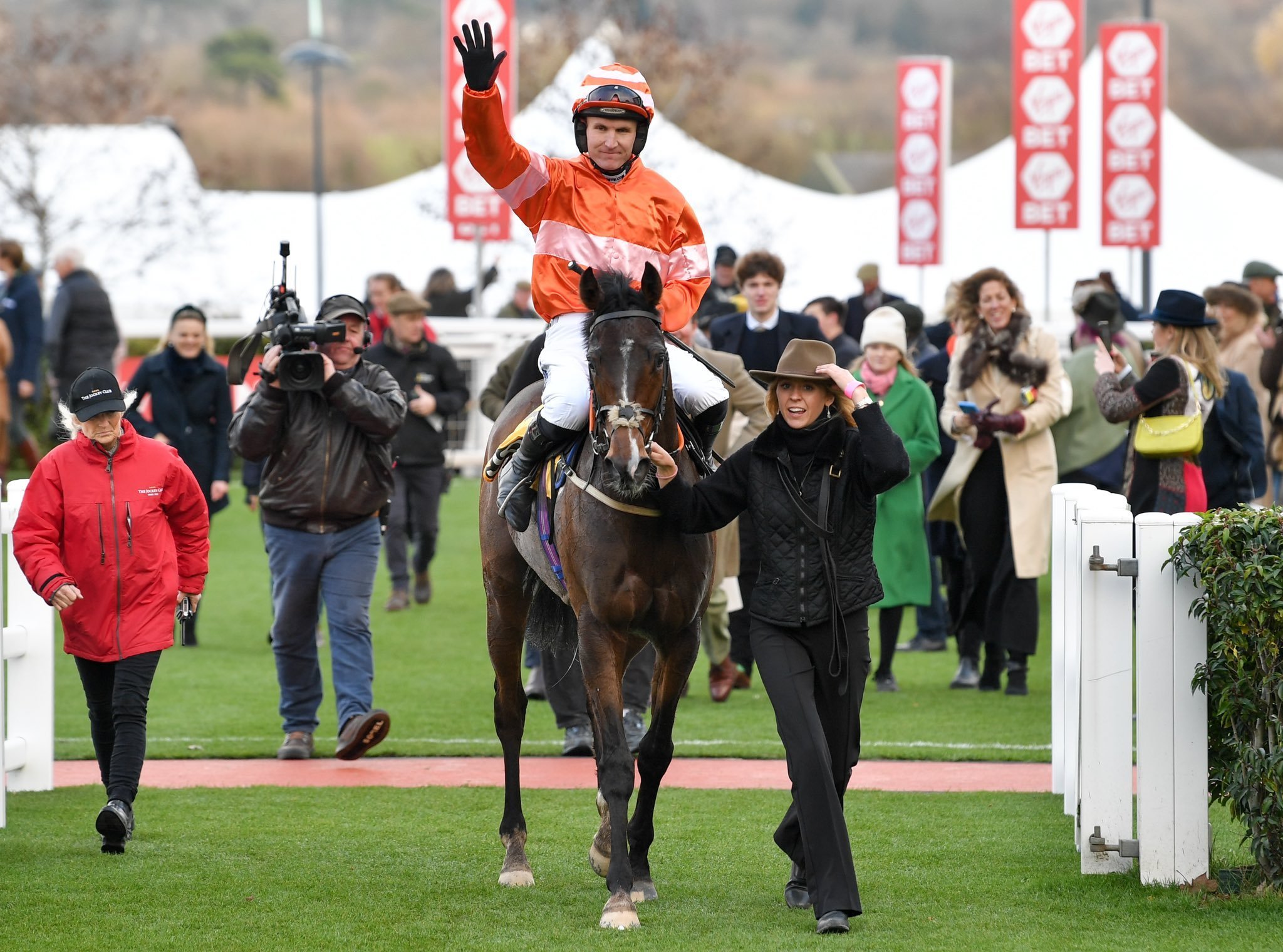 jack-jones-racing-jockey-celebrating-in-winners-enclosure-031.jpeg