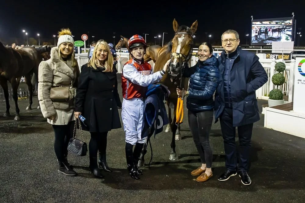jack-jones-racing-racehorse-and-team-after-evening-race-041.jpg